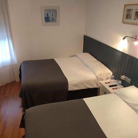 Hostal Cruce Villafranca Del Bierzo Exterior foto